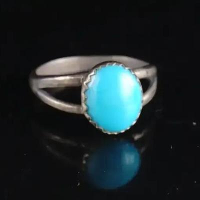 Sterling Silver Oval Turquoise Ring, Native American Style, Size 6 (2.1g)
