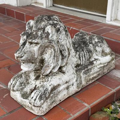 We have a pair of these lions available.