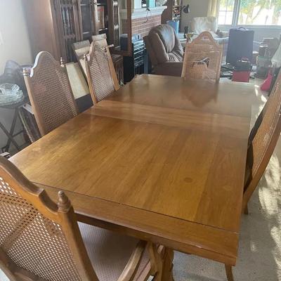 Thomasville Wood Dining Table & Chairs