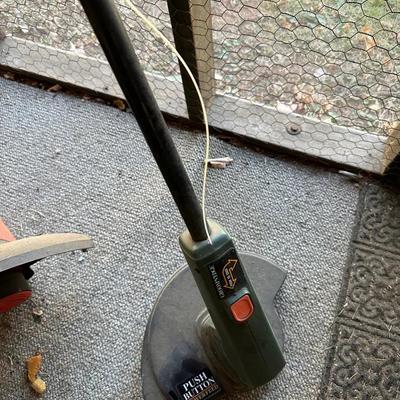 Black & Decker Groom 'N' Edge Electric Trimmer/Edger - Reliable Plug-In Power & Manual Feed Control!