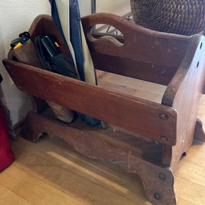 Wood magazine rack