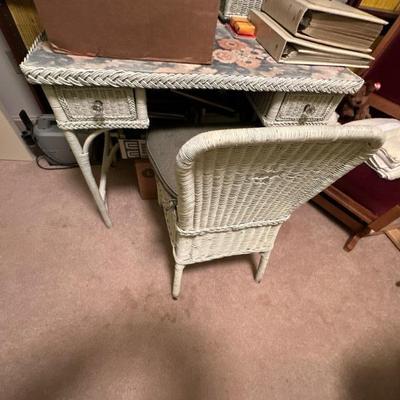 White wicker desk & chair