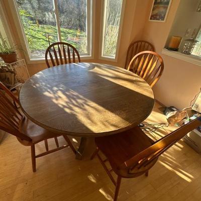 Windsor style dining table set with 4 chairs
