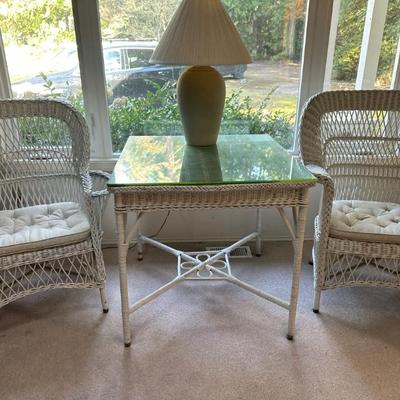 Wicker chair set & side table