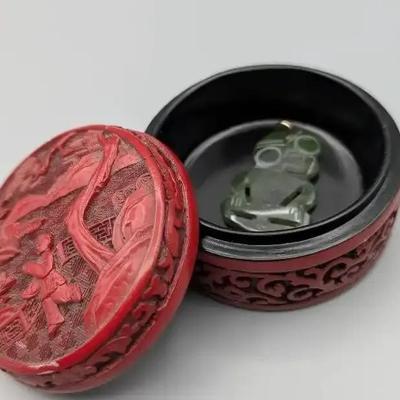 Maori Hei-Tiki Pendant in Cinnabar Box