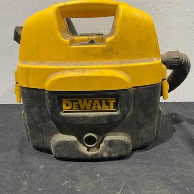 DeWalt 2 Gallon Wet/Dry Shop Vacuum 