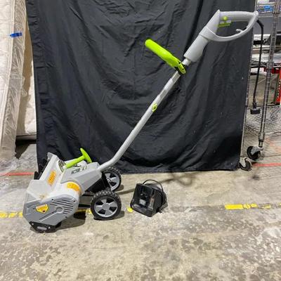 Earthwise 16" Cordless Snow Blower & Black And Decker 40V Battery Charger