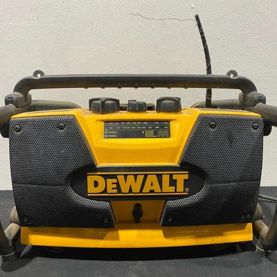 DeWalt DW911 Heavy-Duty Job Site AM/FM Radio and Battery Charger