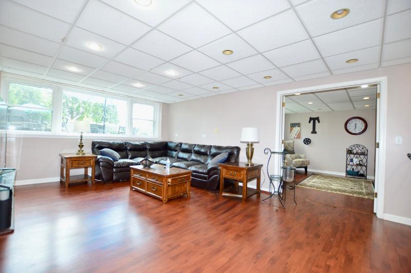 Sale Photo Thumbnail #17