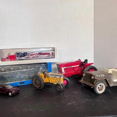 DieCast Tractors International & Minneapolis Moline, Valley 8000 Pivot Sprayer 