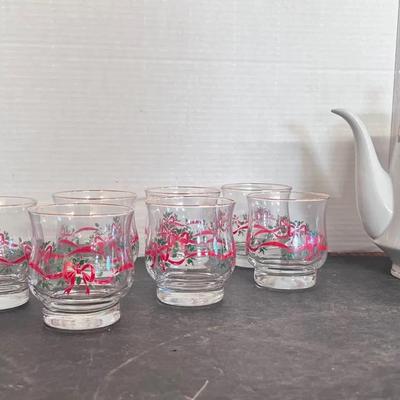 Lynns Teapot Holiday Cheer Fine China, 8 Christmas Holly Berry Bow Water Glasses 