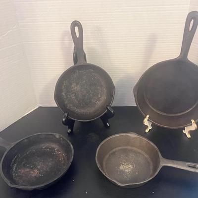 Cast Iron Pans (4) Skillet Double Spout 