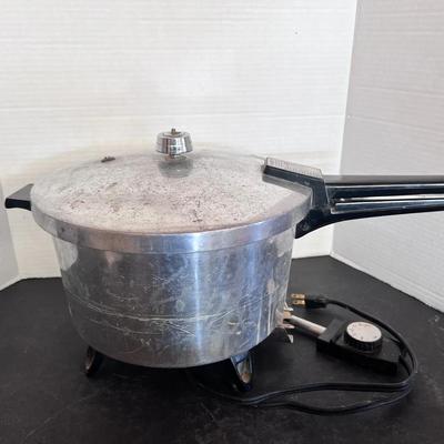 Electric Pressure Cooker w/ Cord & Jiggler