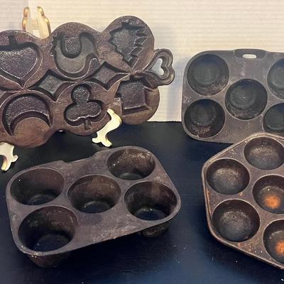 Cast Iron Biscuit Maker, Mini Cake Pan, Wagnerware Popover Pan (2)