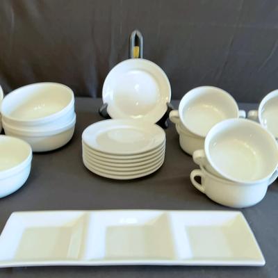 Williams & Sonoma Assorted Dishes