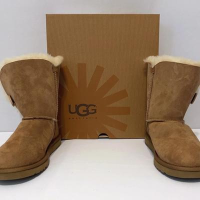 UGG Brown W Bailey Button Size 8
