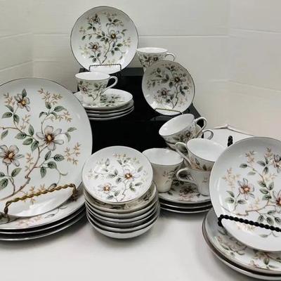 Harmony House "Cretonne" China 31 Piece Set 