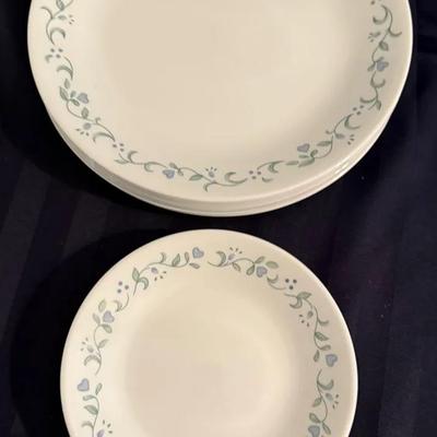 Vintage Corelle Vitrelle Dinner Plates – Blue Heart & Vine Border