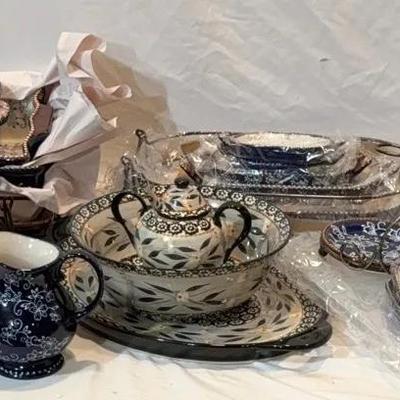 Large Assortment of Temp-Tations Presentation Items