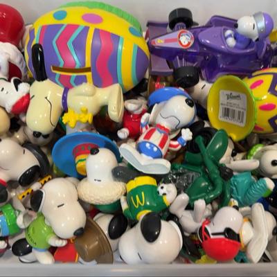 Assortment of Snoopy & Peanuts Figurines 