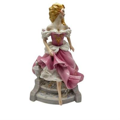 Lot 014-221  
1988 Franklin Mint "Disney Cinderella" Porcelain Figure