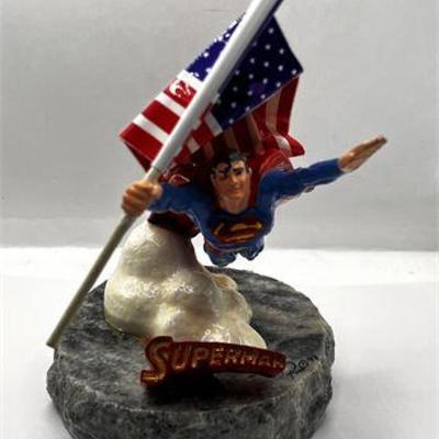 Lot 022  
Limited Edition Superman Proudly We Wave Statue By Ron Lee 1993 Limited Edition
