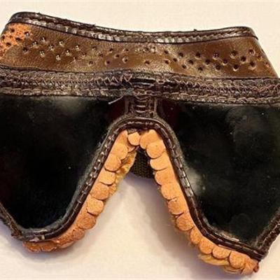 Lot 037  
WW2 US Army M-1943 Airborne Paratrooper Goggles USAF Survival Kit