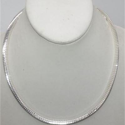 Lot 042   
Sterling silver necklace