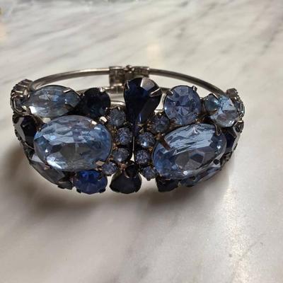 Sale Photo Thumbnail #319