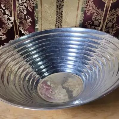Large Ribbed Cast Aluminum Salad Bowl