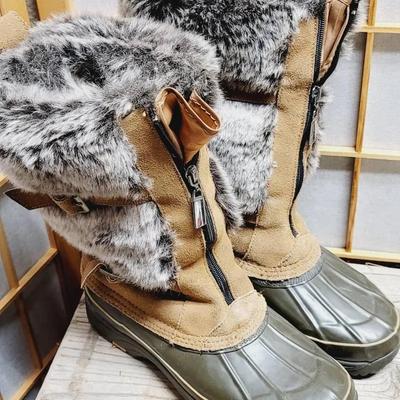 Khombu Sz 8 Womens Winter Boots