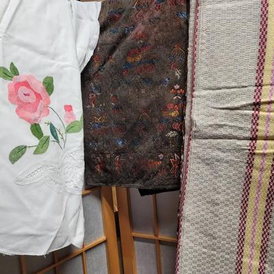 3pc Woven And Embroidered Vintage Table Cloths Gorgeous 