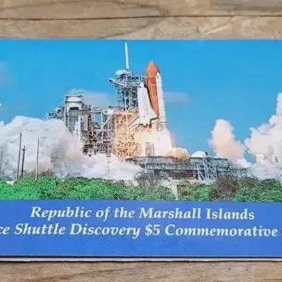 Marshall Island 5.00 Space Shuttle Discovery Coin