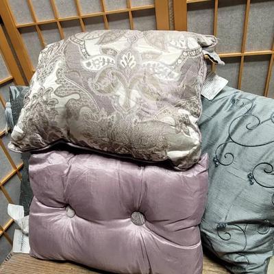 4pc Lilac And Grey Pillows Great For Bed Or Couch