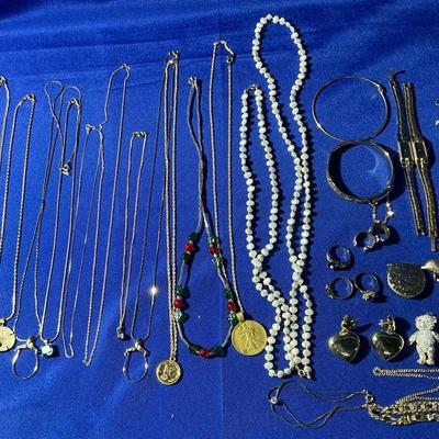 Costume Jewelry Gold Tone And Gold Filled Pieces 