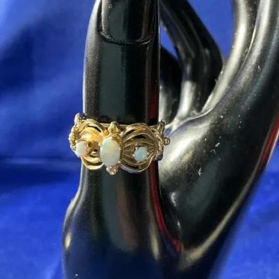 14kt Gold Opal Ring Size 6 