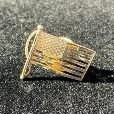 14kt Gold Flag Pin 