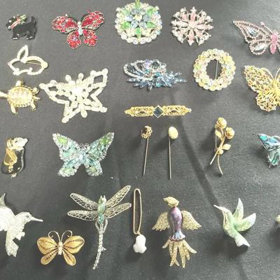 Large Lot Of Costume Brooches With Stones And Gems