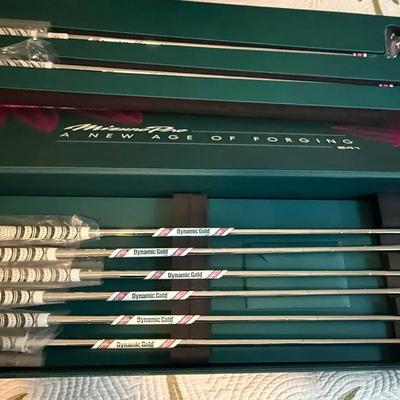 Stunning Mizuno Pro Limited Edition Golf Iron Set with Presentation Box