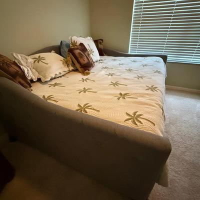 Upholstered Queen-Size Daybed with Pull-Out Trundle, Palm Tree Quilt & Accent Pillows