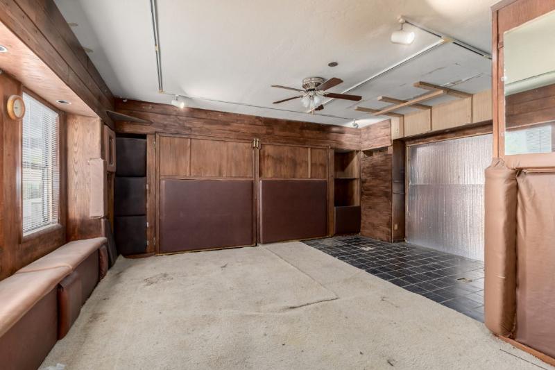 Sale Photo Thumbnail #17