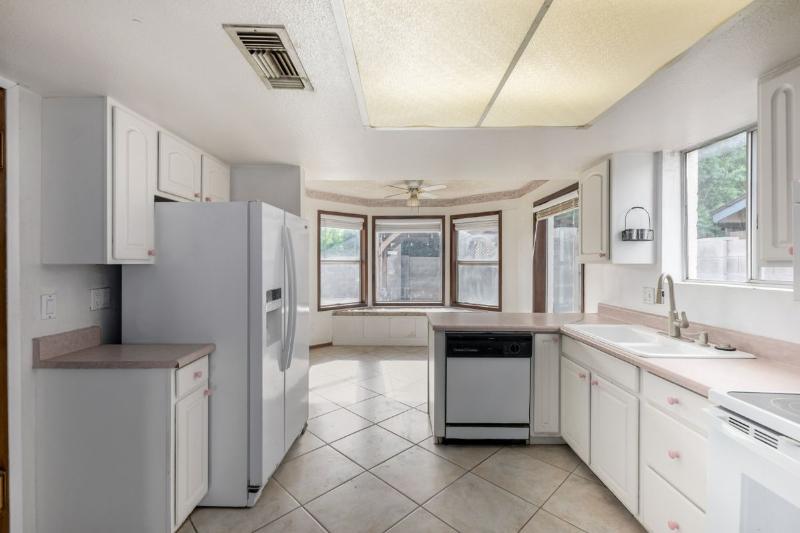 Sale Photo Thumbnail #31