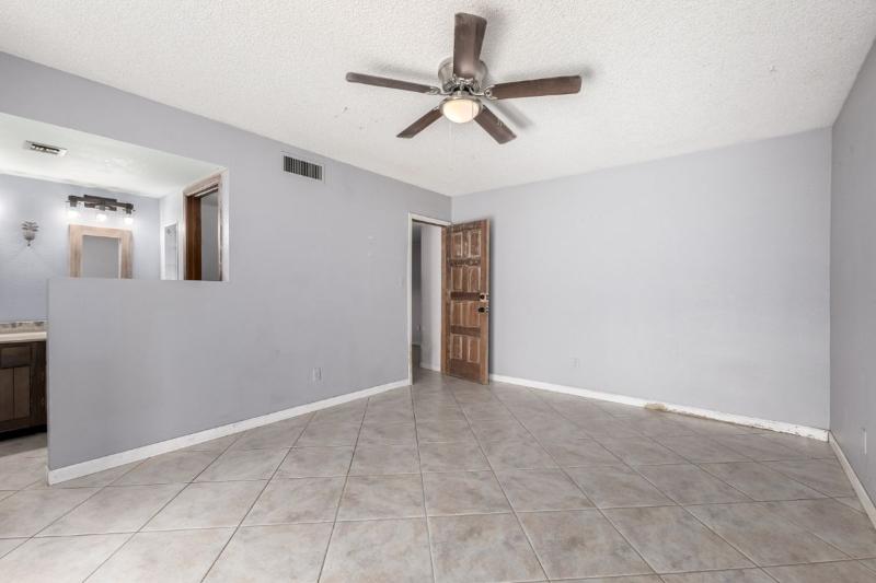 Sale Photo Thumbnail #26