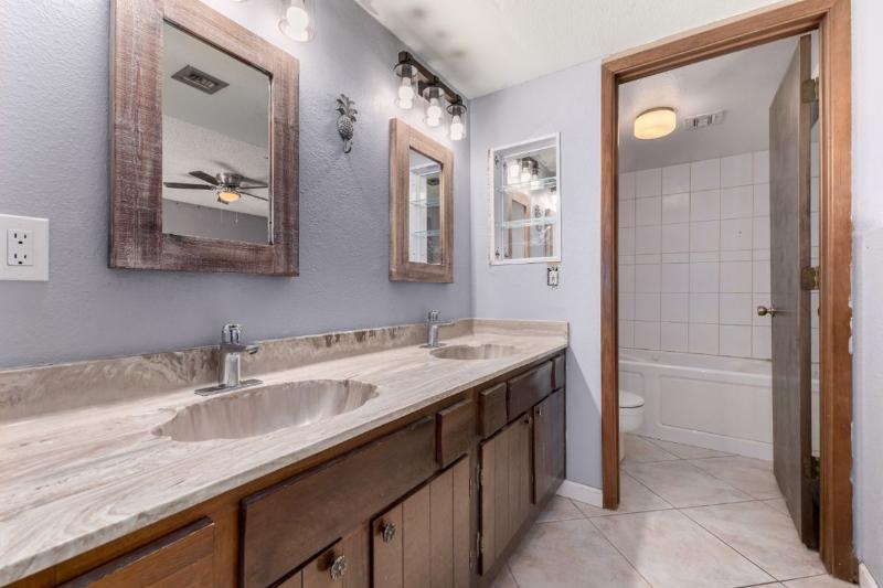 Sale Photo Thumbnail #29