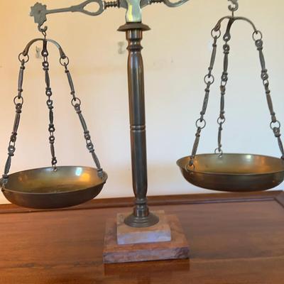 Vintage Brass Apothecary Scale of Justice – Ornate Decorative Balance on Marble Base
