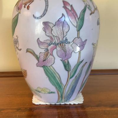 Vintage Chinese Famille Rose Porcelain Ginger Jar with Lid – Bird & Iris Motif