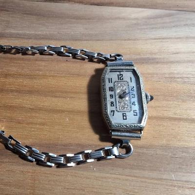 Vintage Art Deco Ladies Wristwatch with Silver-Tone Bracelet