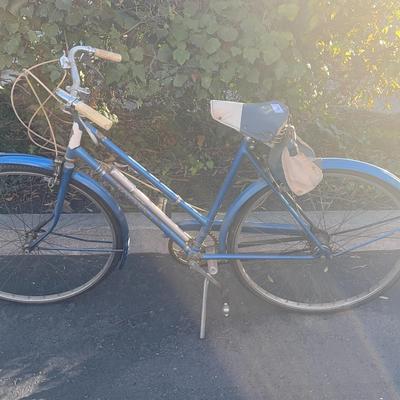 Vintage Dunelt Blue Bicycle w/ Headlamp, Rear Fender & Saddle Bags