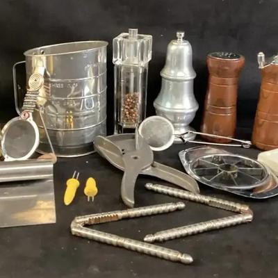 Peppermill & Other Kitchen Items 
