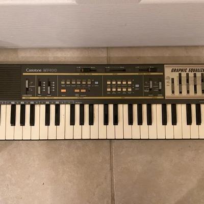 Casio Casiotone MT-100 Electronic Keyboard. 
